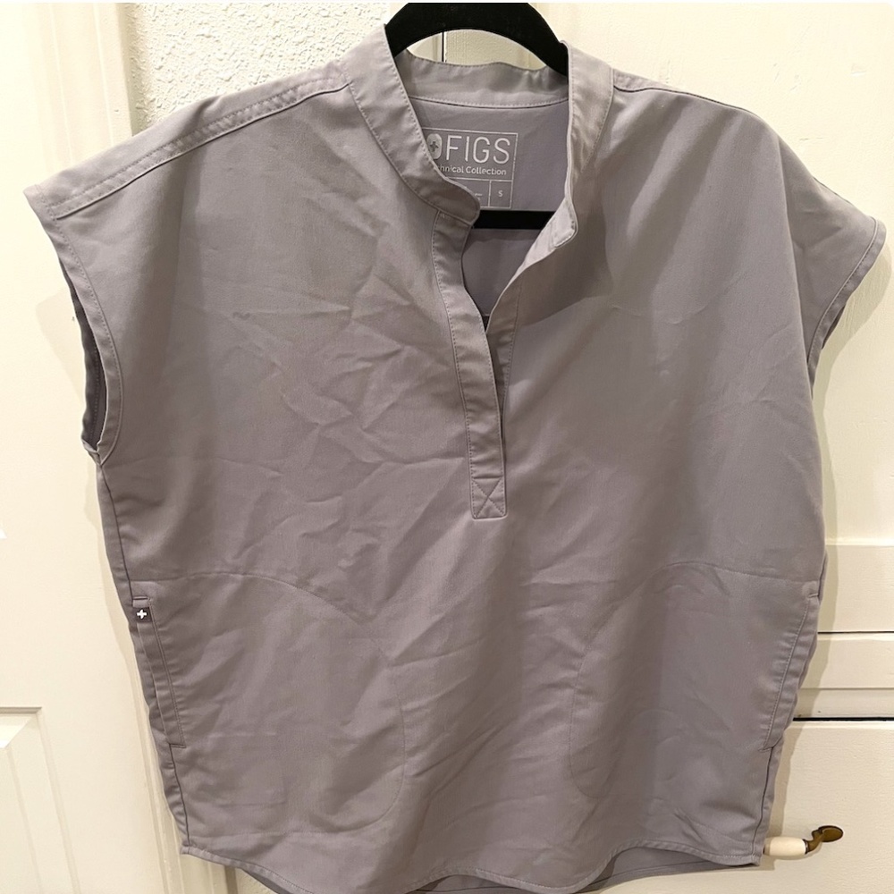 Figs scrub top Rafaela in Cement size S